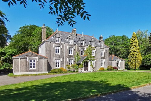 Pendragon Manor - Neuf Chambres Villa, Couchages 18