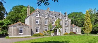 Pendragon Manor - Nine Bedroom Villa, Sleeps 18