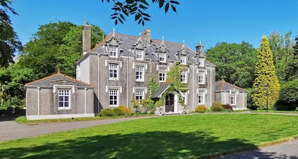 Pendragon Manor - Neuf Chambres Villa, Couchages 18