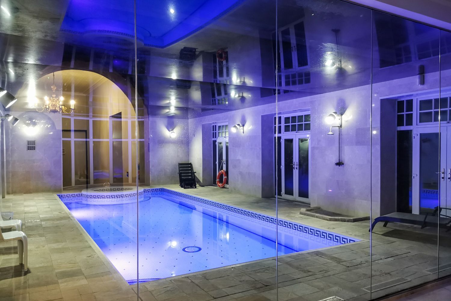 Piscine couverte, piscine chauffée