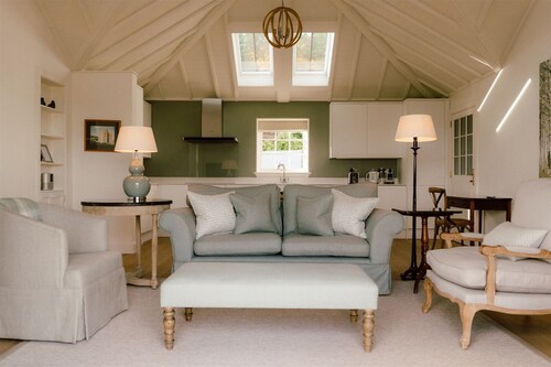 Hillside Cottage - Two Bedroom Villa, Sleeps 4