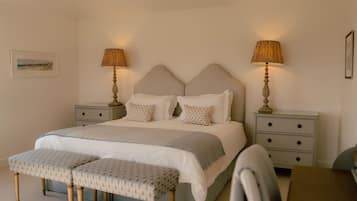 2 bedrooms, iron/ironing board, internet, bed sheets