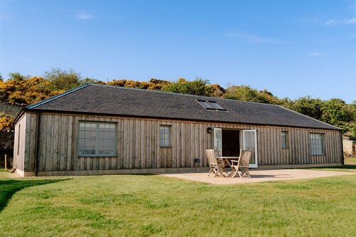 Hillside Cottage - Two Bedroom Villa, Sleeps 4