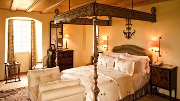 10 bedrooms, iron/ironing board, Internet, bed sheets