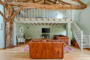 Smart TV, fireplace, ping pong - Maison Merisier - Six Bedroom Villa, Sleeps 14 (Montpon-Ménestérol)