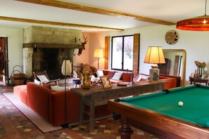 Games room - La Faisane - Five Bedroom Villa, Sleeps 10 (Épaignes)