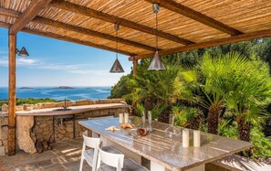 Outdoor dining - La Scilla Bianca - Five Bedroom Villa, Sleeps 10 (Pantogia)