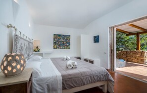 Room - La Scilla Bianca - Five Bedroom Villa, Sleeps 10 (Pantogia)