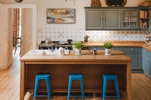 Dishwasher, highchair