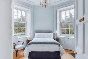 16 bedrooms, iron/ironing board, internet, bed sheets