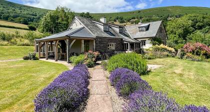 Hillside Farmhouse - Vier Schlafzimmer Villa, Schläft 8