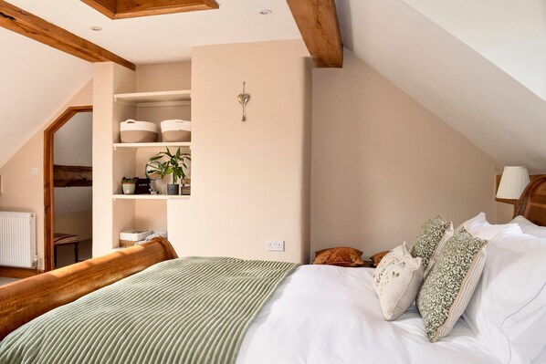 4 habitaciones, tabla de planchar con plancha, internet y ropa de cama 