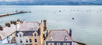 Spinnaker House - Eight Bedroom Villa, Sleeps 16