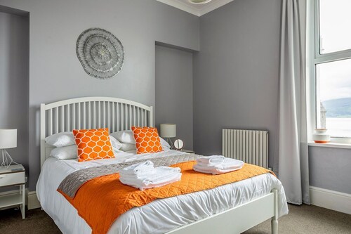 Spinnaker House - Eight Bedroom Villa, Sleeps 16