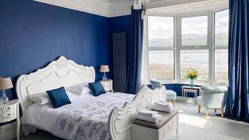 8 bedrooms, iron/ironing board, internet, bed sheets