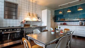 Dishwasher, high chair