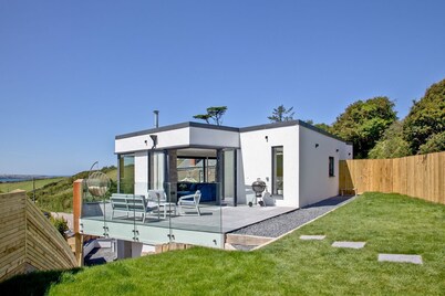 Pebble Shore - Four Bedroom Villa, Sleeps 8