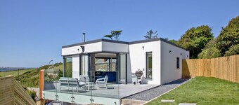 Pebble Shore - Four Bedroom Villa, Sleeps 8