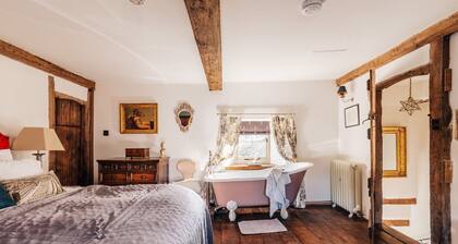 Little Manor - Cinq Chambres Villa, Couchages 10