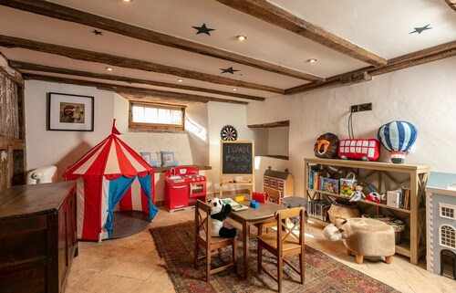 Little Manor - Five Bedroom Villa, Sleeps 10