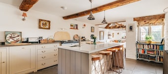 Little Manor - Five Bedroom Villa, Sleeps 10