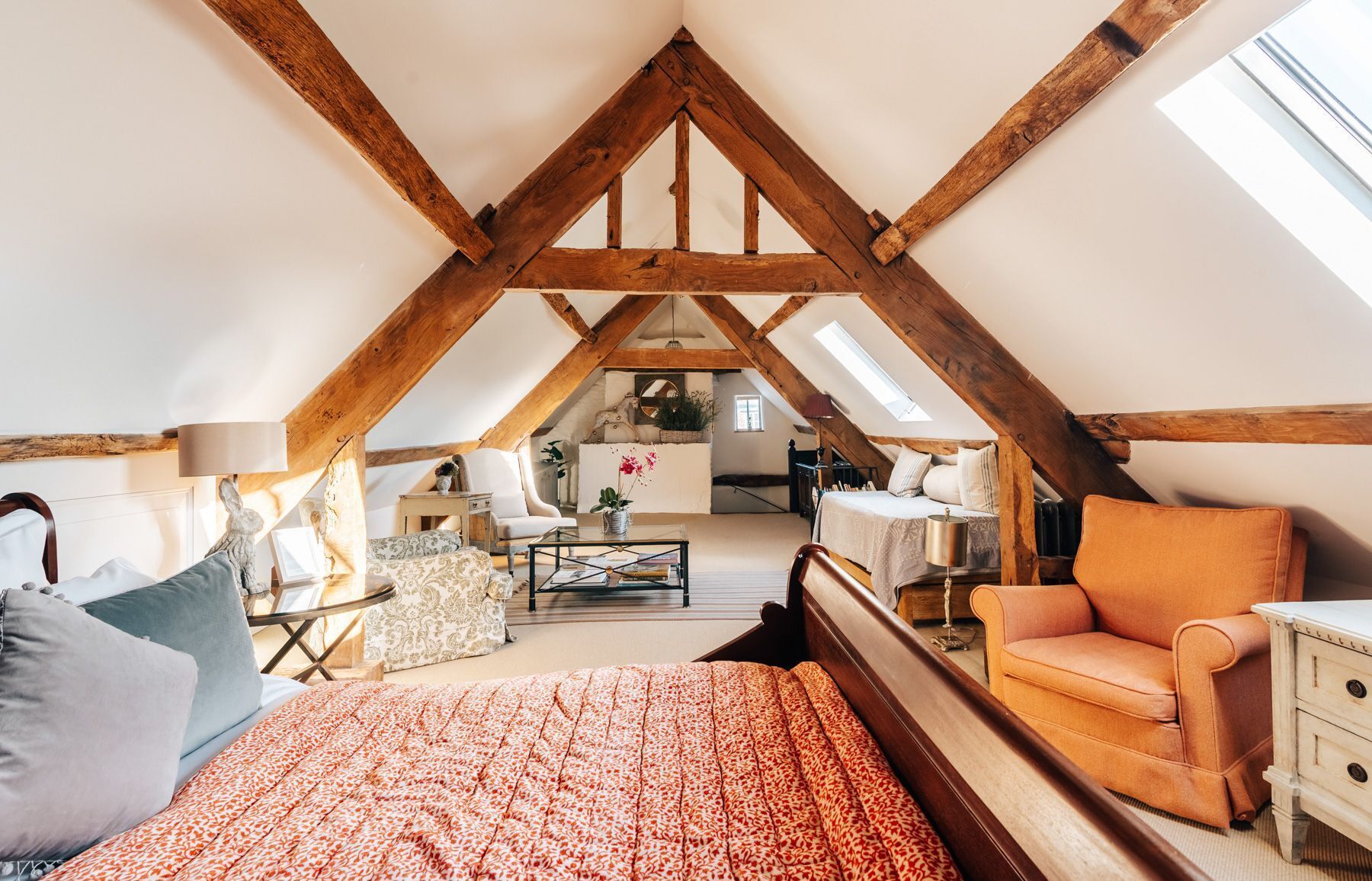 5 bedrooms, iron/ironing board, internet, bed sheets