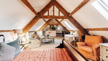 5 bedrooms, iron/ironing board, internet, bed sheets