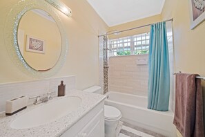 Dusche, Haartrockner, Bidet, Handtücher