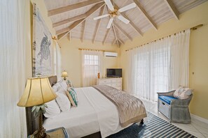 3 bedrooms, iron/ironing board, free WiFi, bed sheets - 3BR Townhouse in Holetown w/pool, Steps from Beach! (Holetown)