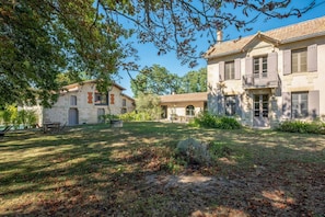Exterior - Chateau Art De Vivre (Saint-Christoly-Médoc)