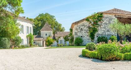 Le Manoir Les Sines - Neuf Chambres Villa, Couchages 18