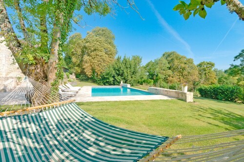 Le Manoir Les Sines - Neuf Chambres Villa, Couchages 18