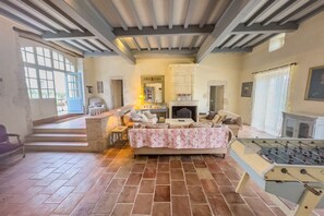 Games room - Le Manoir Les Sines - Nine Bedroom Villa, Sleeps 18 (Belvèze)