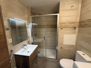 Handtücher, Seife, Toilettenpapier