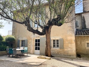 Outdoor dining - La Petite Pierre - Three Bedroom Villa, Sleeps 6 (Mouriès)