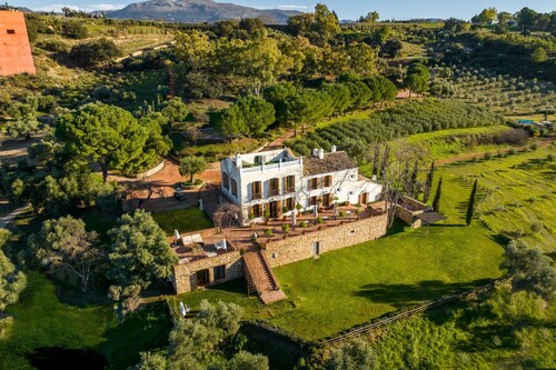 Cortijo La Almazara - Five Bedroom Villa, Sleeps 10