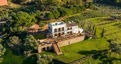 Cortijo La Almazara - Five Bedroom Villa, Sleeps 10