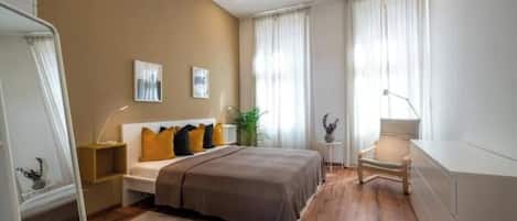 1 habitación, tabla de planchar con plancha, wifi y ropa de cama