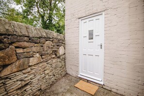 Exterior detail - Cosy Central Apartment | Free Parking | 6PPL (Sheffield)