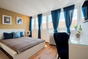 1 slaapkamer, een strijkplank/strijkijzer, wifi, beddengoed