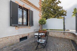 Outdoor dining - Room 'Perla' with Shared Terrace, Wi-Fi and Air Conditioning (Casalnoceto)