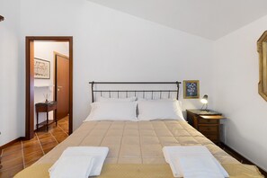 Room - Room 'Perla' with Shared Terrace, Wi-Fi and Air Conditioning (Casalnoceto)