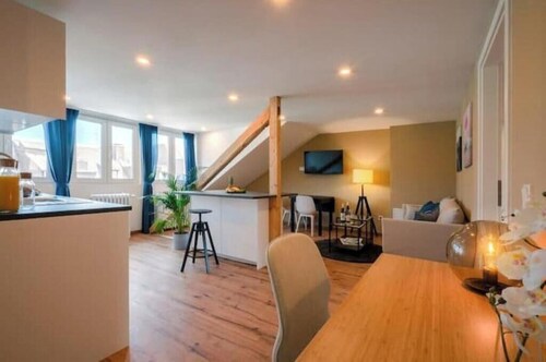 Central 70 sqm rooftop apartment (no. 8) for 4 pers.