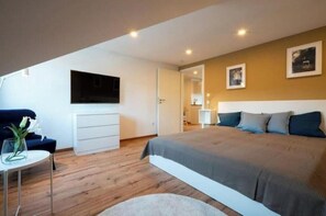 Room - Central 70 sqm rooftop apartment (no. 8) for 4 pers. (Saarbrücken)