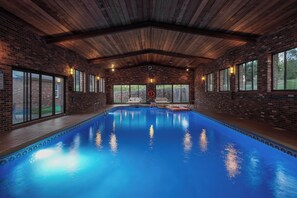 Indendørs pool, opvarmet pool