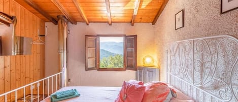 Hus - privat pool - udsigt til dal | Strygejern/strygebræt, gratis baby-/barnesenge, gratis Wi-Fi