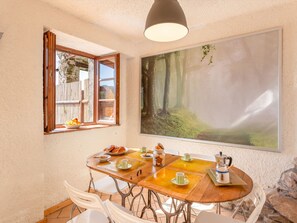 House, Private Pool, Valley View | Dining - Casa Kiwi (Bagni di Lucca)