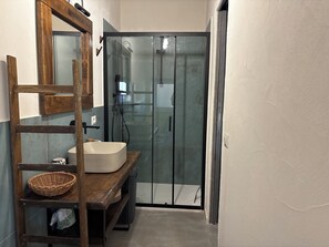 Shower, hair dryer, bidet, towels - Stone House (Siracusa)