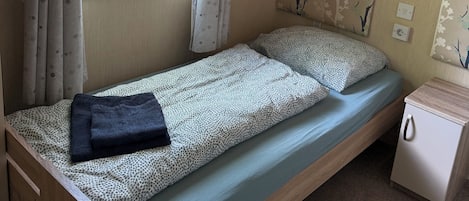 3 bedrooms, bed sheets