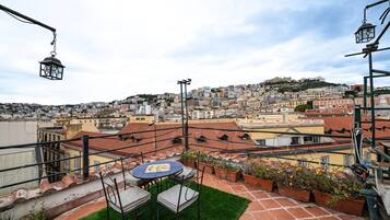 Casa, 2 camere da letto, terrazzo | Ristorazione all'aperto
